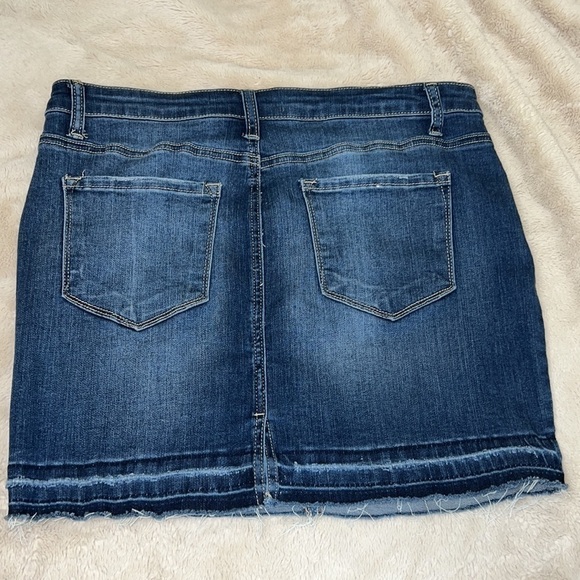 KanCan Distressed Stretch Denim Jean Skirt With Raw Released Hem - Size 9/28 - Picture 3 of 9